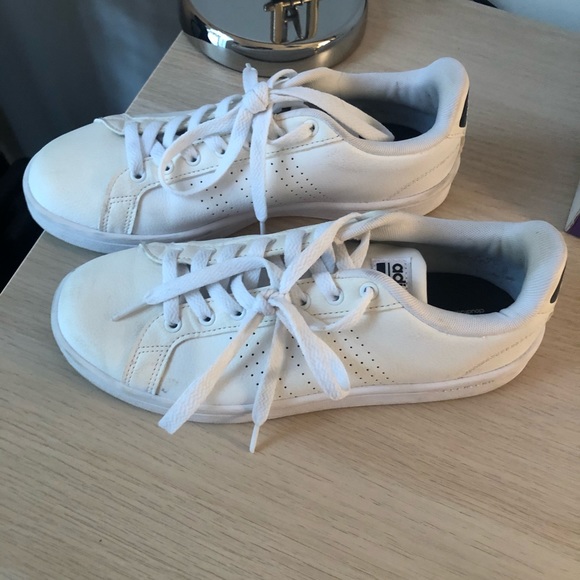 Addidas White Tennis Shoes 8.5 - Picture 2 of 4